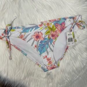 NWT Raisins Floral Sweet Pea Bikini Bottom size Medium